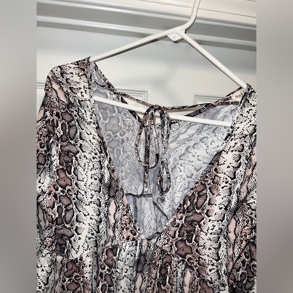 Peach Love Snake Print Babydoll Top Bell Sleeves Snake Print Blouse! Size S. - Picture 6 of 11